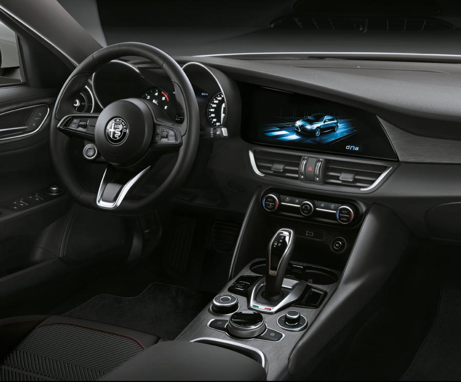 Торпедо Alfa Romeo Giulia Ti (952) 2019 года  (фото 20 из 32)